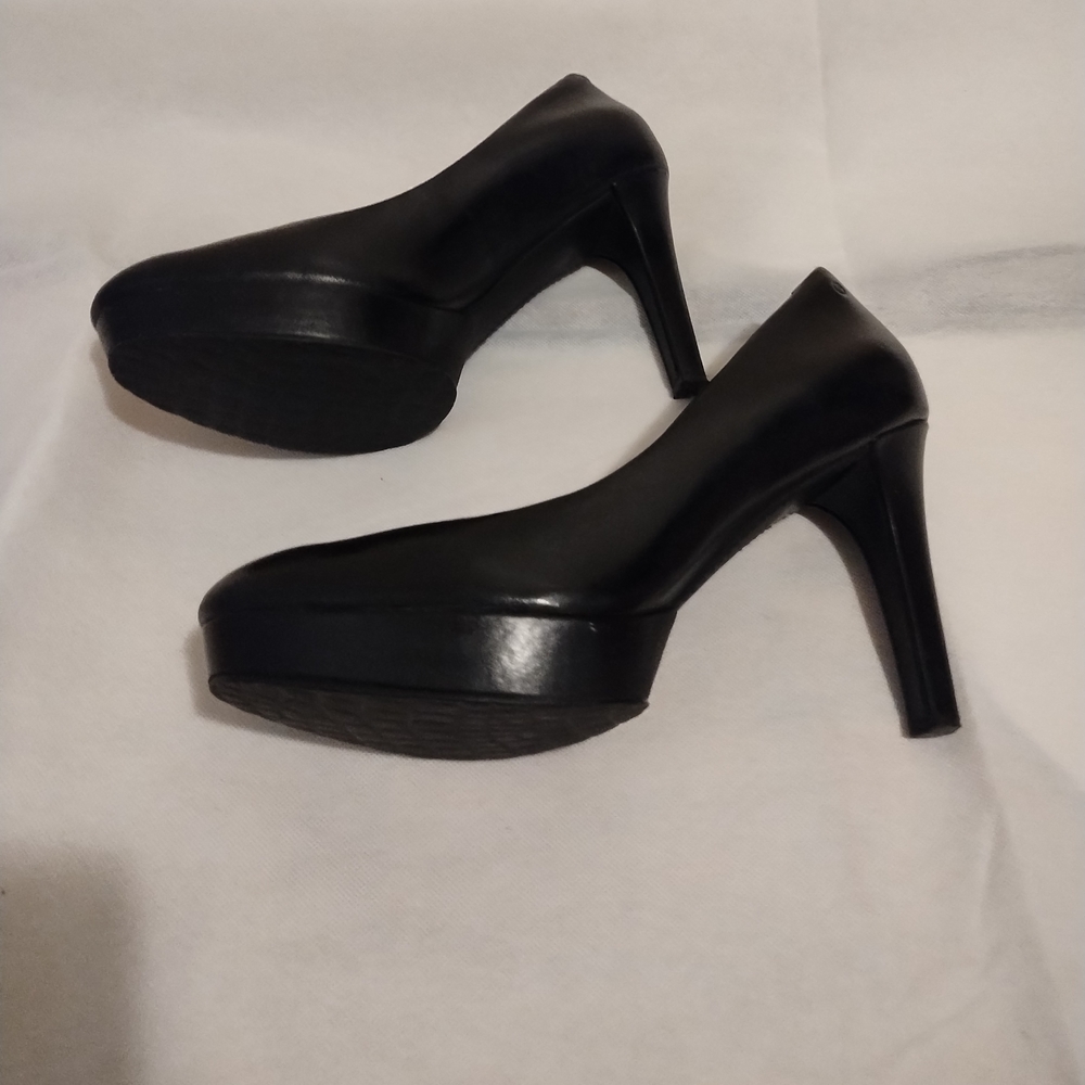 Rockport Black Leather Classic Heels Size 10